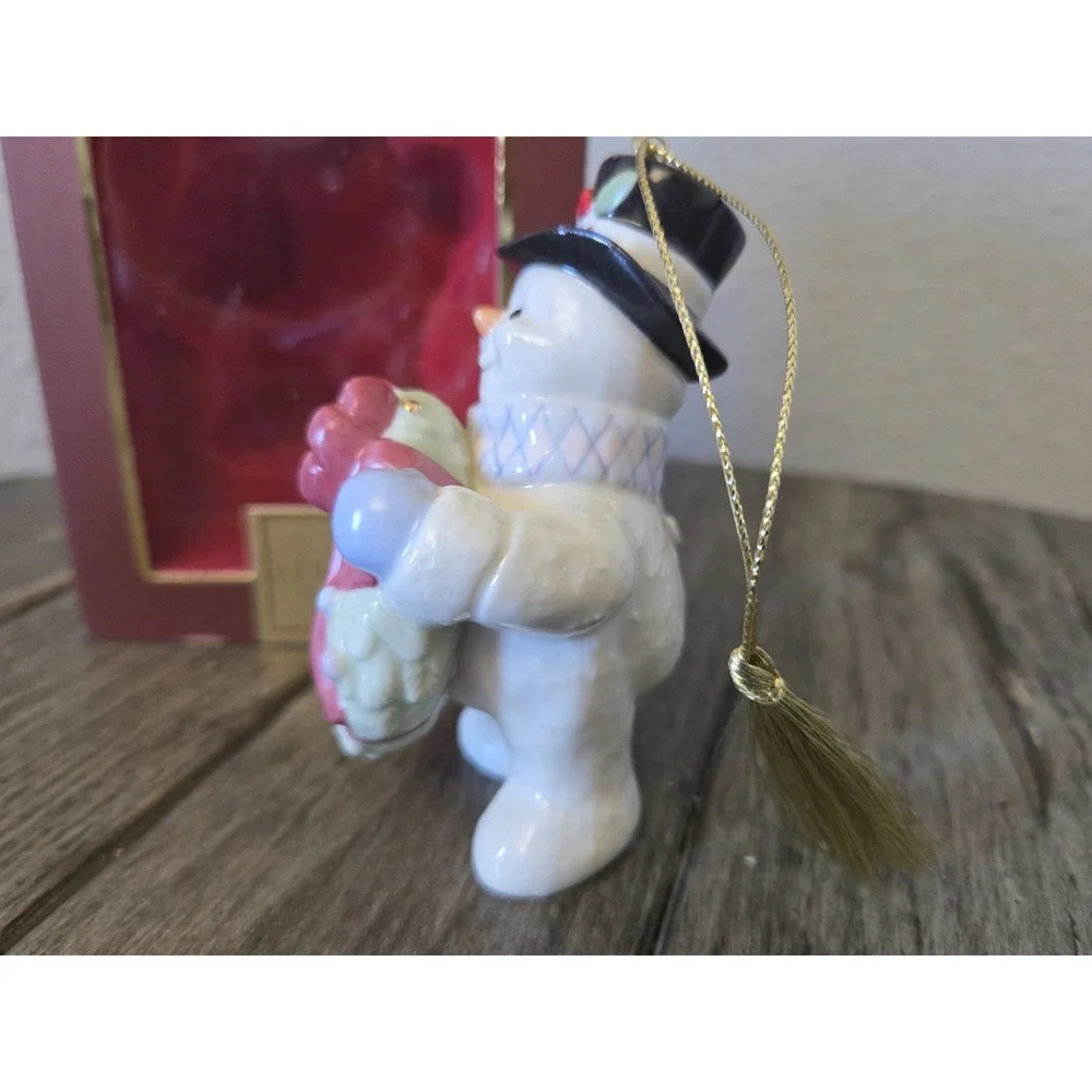 Lenox 2008 Decorating For Christmas Annual Ornament 791195 Snowman hangs stands